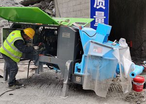 90液壓濕噴機施工現(xiàn)場
